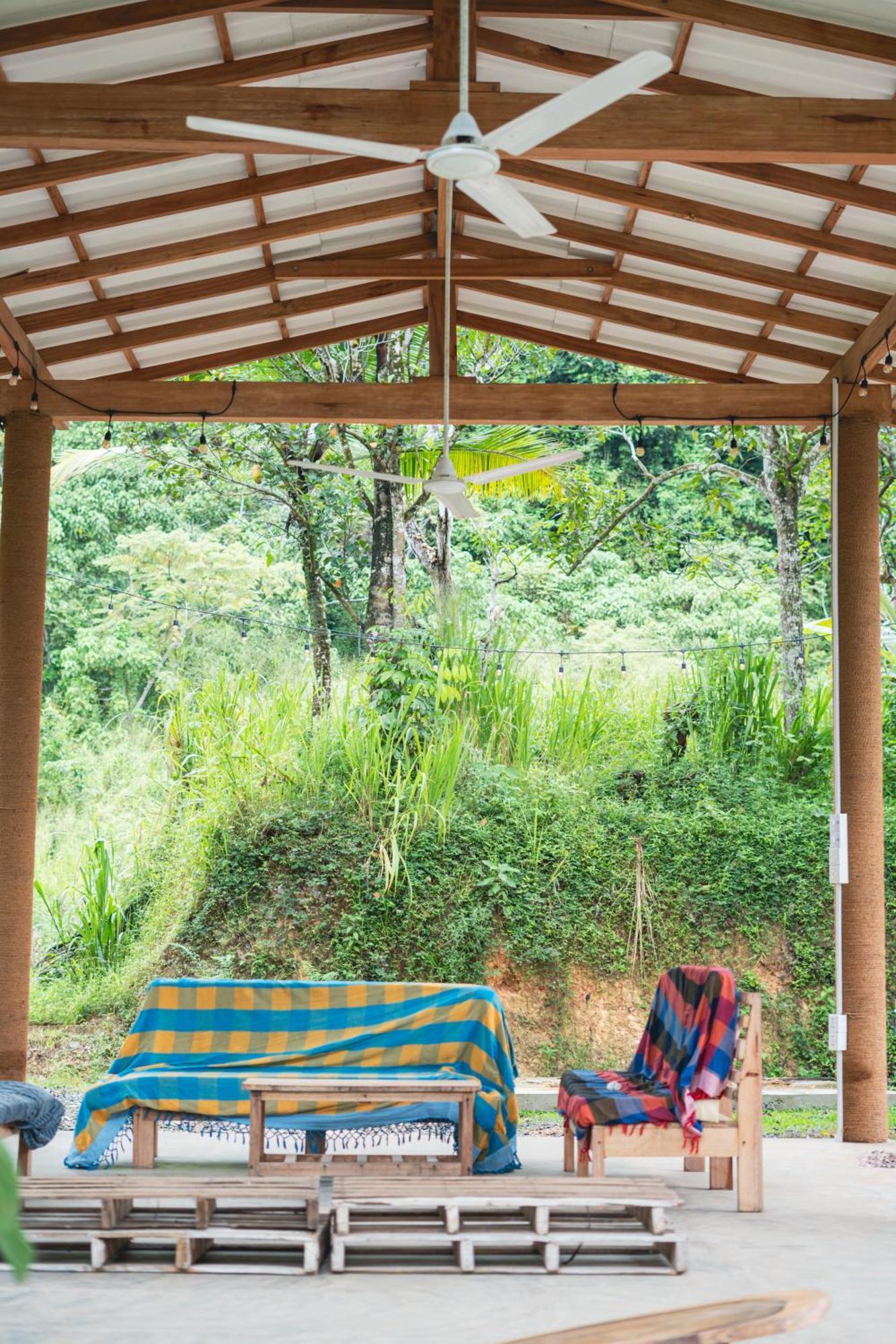 Hostel Singha Lounge Unawatuna Exteriör bild